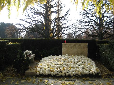 coco chanel cause of death|where was coco chanel buried.